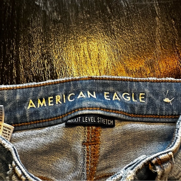 American Eagle Size 2 Hi Rise Jegging Cropped Destroyed Holes Trendy - Picture 2 of 8
